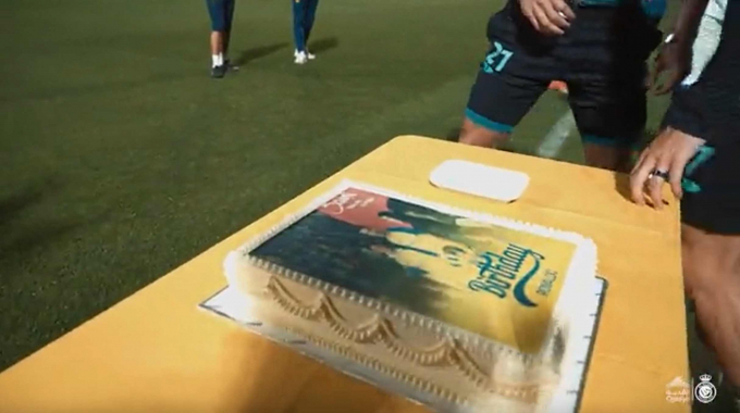 Ronaldo nhận món quà đặc biệt từ Al Nassr dịp sinh nhật 38 tuổi