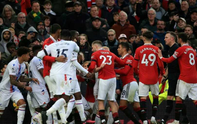 Man United bị FA sờ gáy sau tình huống lộn xộn trên sân Old Trafford