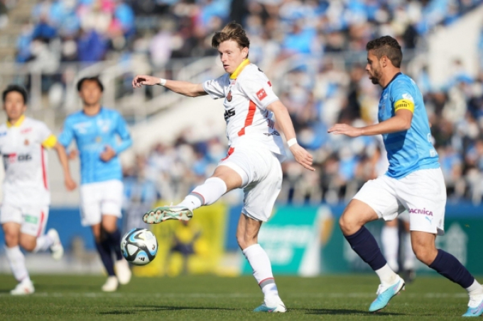 Công Phượng bị gạch tên, Yokohama FC ra quân thất bại tại J League