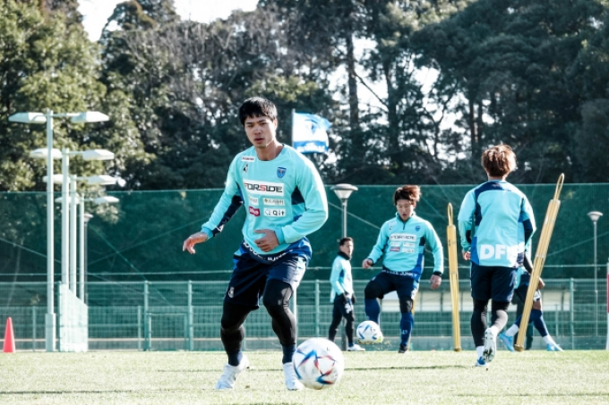 Công Phượng bị gạch tên, Yokohama FC ra quân thất bại tại J League