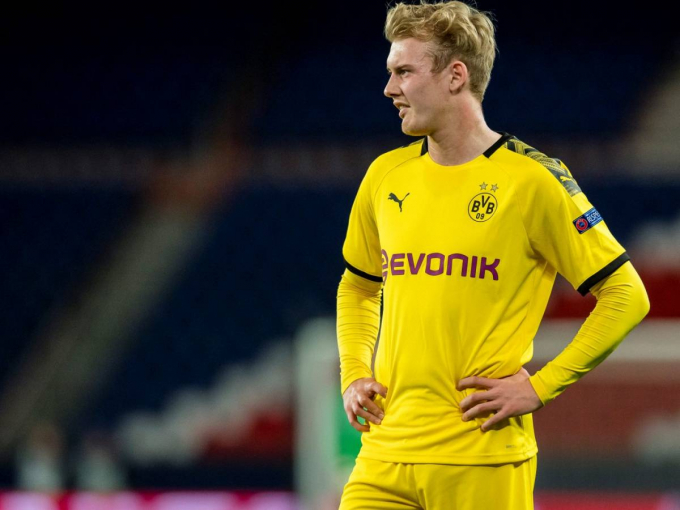 Màn lột xác của Julian Brandt giúp Dortmund hồi sinh