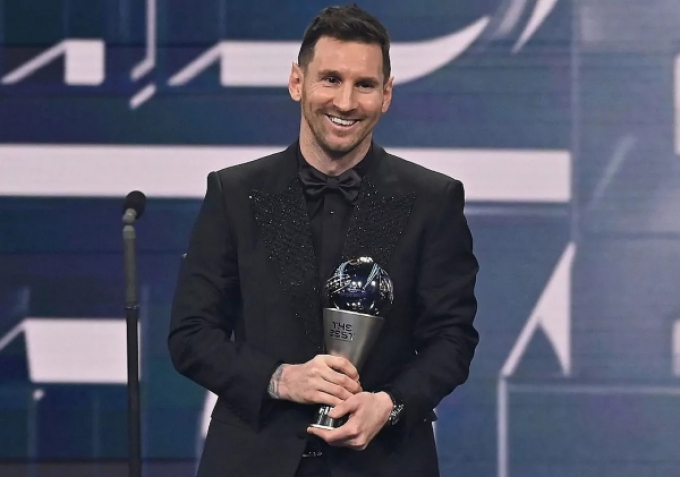 The Best 2022: Messi đánh bại Mbappe; Ngôi sao khuyết tật đầu tiên giành giải