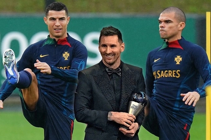 So sánh Ronaldo với Messi? Wenger có câu trả lời
