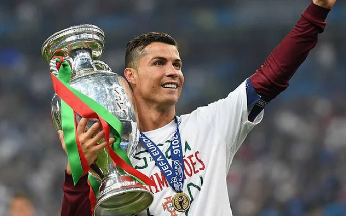 Ronaldo chia sẻ về lần say xỉn hiếm hoi trong sự nghiệp: Tôi đã cười, đã khóc và không ngừng la hét