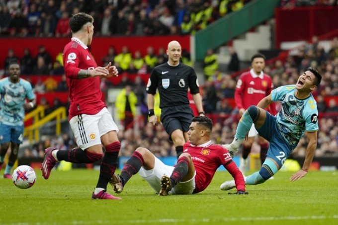 5 điểm nhấn Man United 0-0 Southampton: Thảm họa tổ trọng tài; Cú sốc khủng khiếp với Casemiro