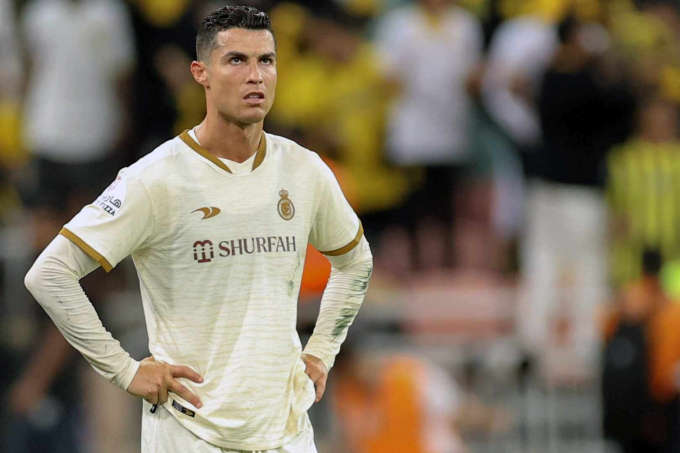 Ronaldo chuẩn bị ghi bàn thắng cuộc đời trên đất Saudi Arabia