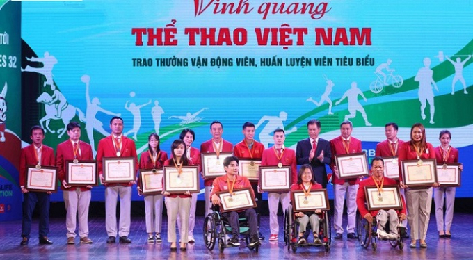 Đội trưởng ĐT Việt Nam nhận vinh dự lớn bậc nhất sự nghiệp