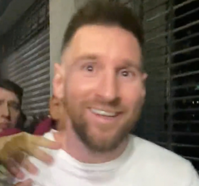 Về Argentina, Messi thấy cảnh trái ngược hoàn toàn với PSG