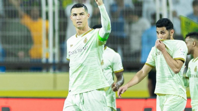 Ronaldo tan mộng phân tài cao thấp với Messi tại Saudi Arabia