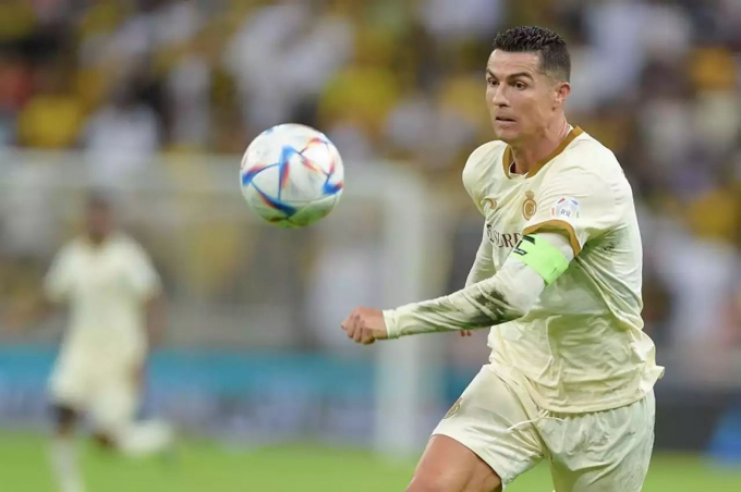Làm phật lòng Ronaldo, HLV trưởng Al Nassr khăn gói rời đi