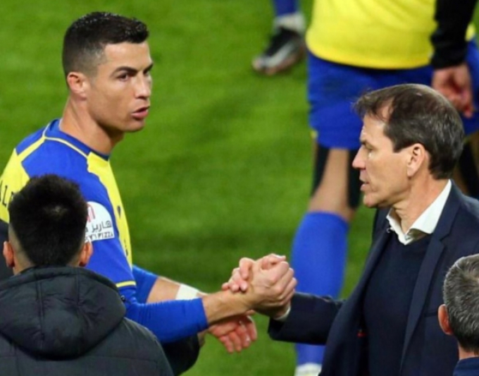 HLV Al Nassr bị sa thải, Ronaldo lập tức có lời nhắn gửi