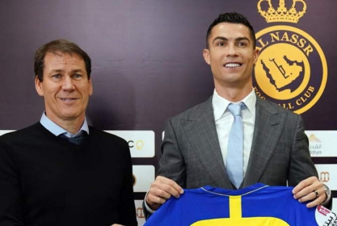 HLV Al Nassr bị sa thải, Ronaldo lập tức có lời nhắn gửi