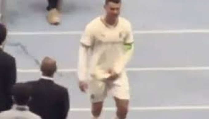 Ronaldo hành động tục tĩu: Al Nassr có câu trả lời khó tin, fan kêu gọi tẩy chay