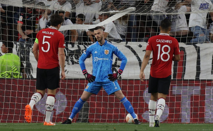 5 sai lầm Sevilla 3-0 Man United: Thảm họa De Gea; Ten Hag hết phép