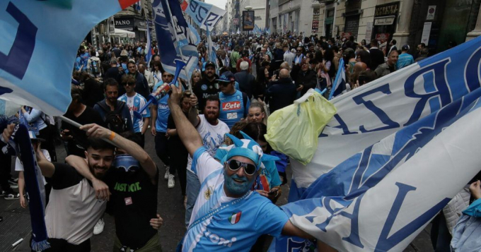 Napoli vô địch Serie A sau 33 năm: Bóng đá Ý đang chuyển mình?