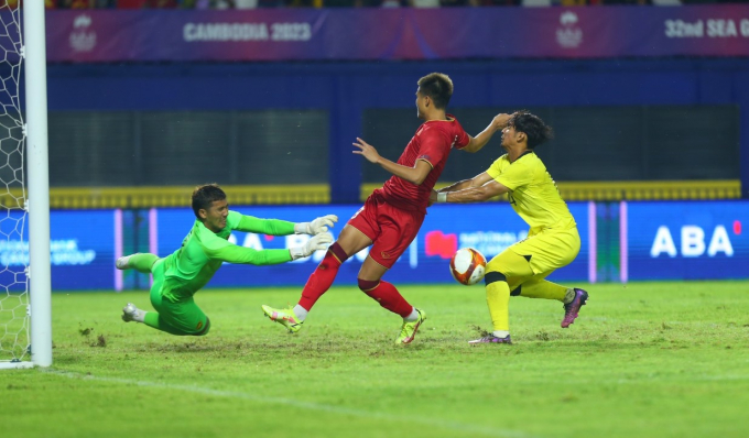 Video: U22 Việt Nam ghi bàn thắng sớm vượt lên dẫn trước Malaysia