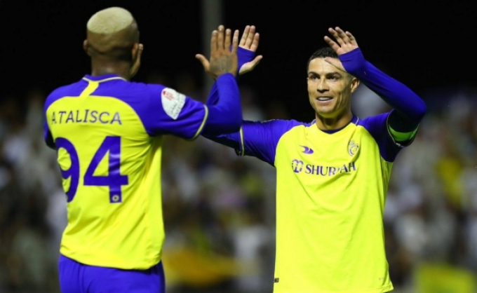Ronaldo sút penalty phá vỡ thế bế tắc, Al Nassr nhen nhóm hy vọng vô địch