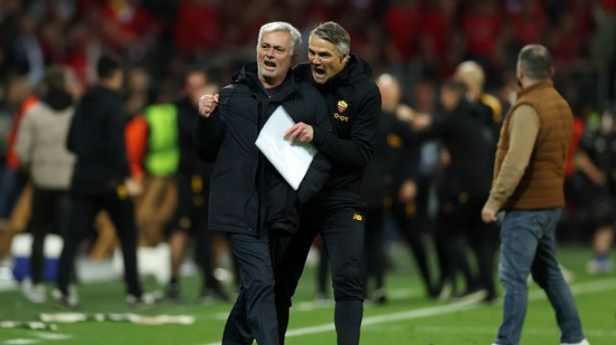 Jose Mourinho - Hết thời theo cách của Người đặc biệt