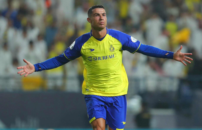Ronaldo lập kỷ lục khó ai sánh kịp, gia tăng cách biệt với Messi