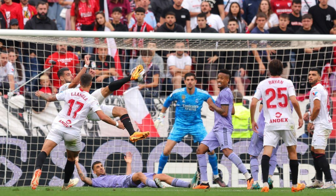 Real Madrid ngược dòng cảm xúc, tái hiện hình ảnh Man City trước Sevilla
