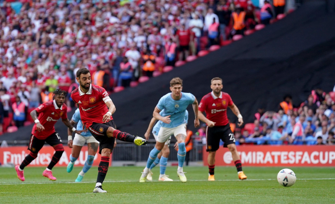 Chung kết FA Cup chứng kiến khoảnh khắc hiếm có bậc nhất lịch sử