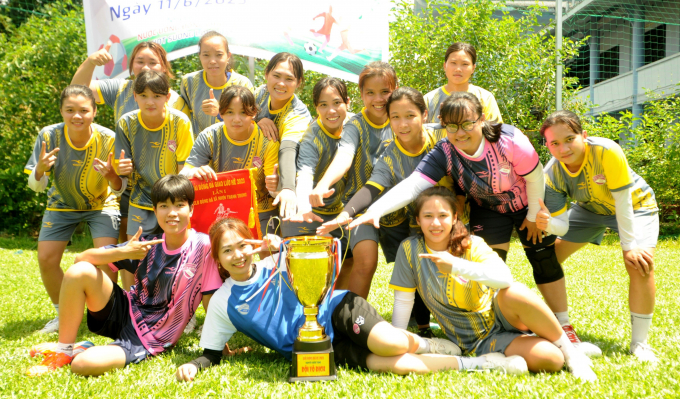 Đội nữ Sen Hồng vô địch giải chào mừng ngày Báo chí Việt Nam