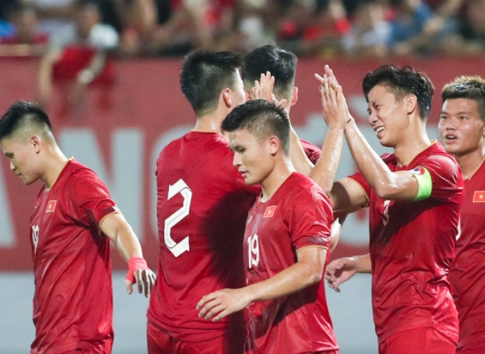 Quang Hải mang về penalty, ĐT Việt Nam nhọc nhằn thắng Hồng Kông