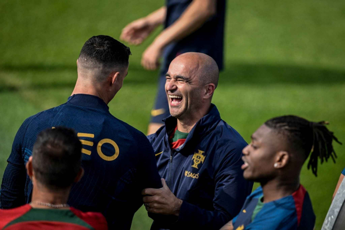 Ronaldo rời châu Âu, thuyền trưởng Bồ Đào Nha tuyên bố xanh rờn