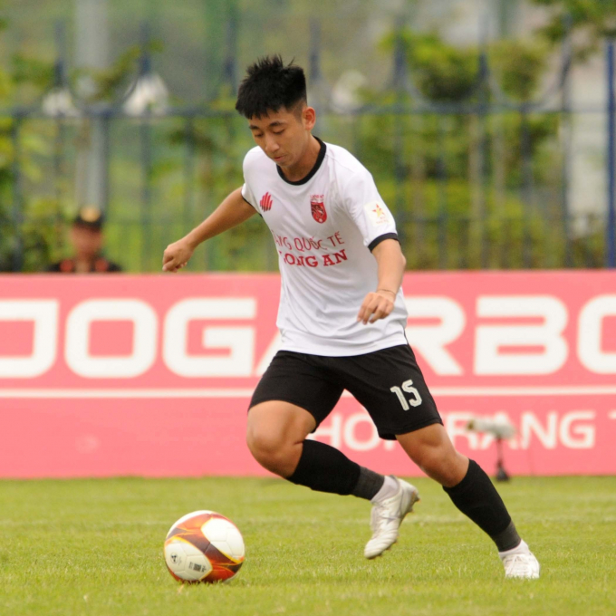 Nguyễn Nhật Minh dành tặng bàn thắng đầu tiên cho người đặc biệt