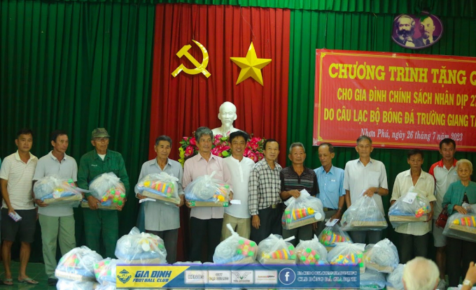 CLB Gia Định thực hiện công tác thiện nguyện tại Vĩnh Long