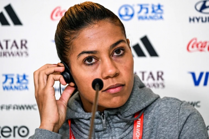FIFA cạn lời, dập tắt câu hỏi đồng tính nữ khó đỡ ở VCK World Cup 2023