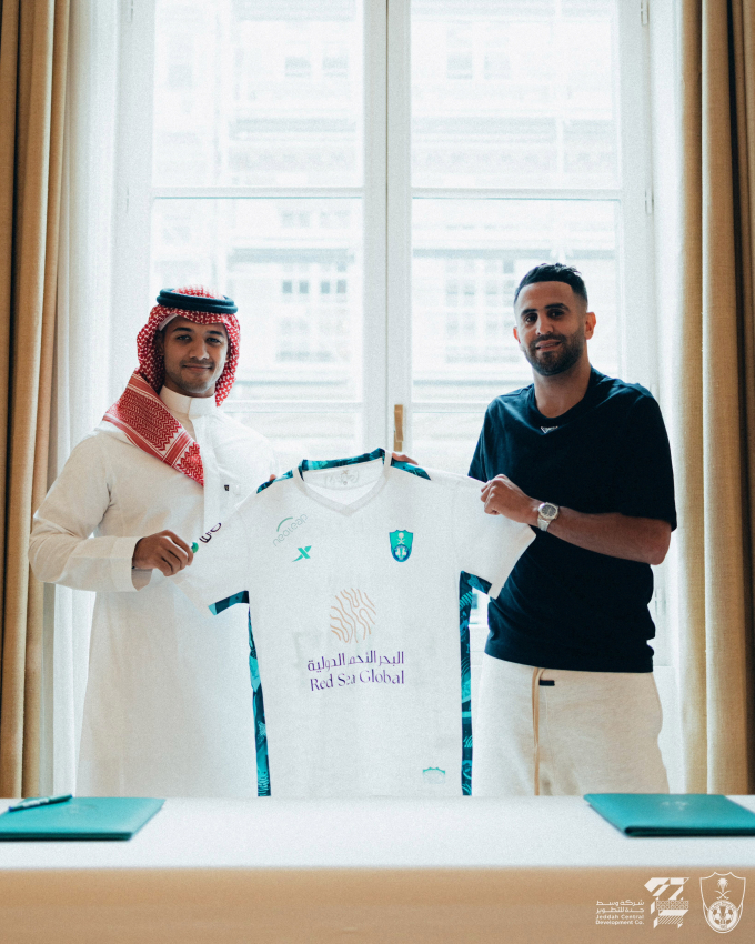 CHÍNH THỨC! Man City bán Riyad Mahrez cho CLB Saudi Arabia