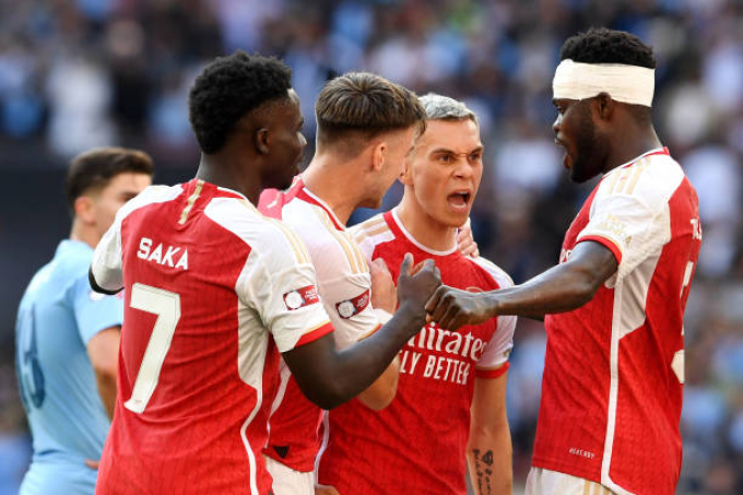 Siêu trung vệ xuất hiện trong trận Arsenal - Man City