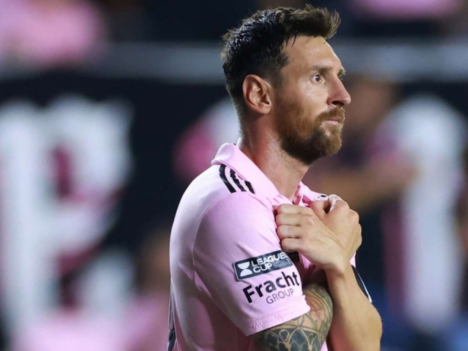 Hết Thần Sấm đến Chiến binh báo đen, Messi lại hóa thân Người Nhện