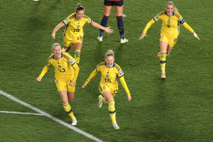 8 phút rượt đuổi tỷ số siêu kịch tính, TBN lần đầu vào chung kết World Cup nữ trong lịch sử