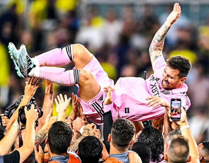 Messi thiết lập kỷ lục chưa từng có, khiêm nhường làm điều đẹp đẽ dành cho 1 đồng đội