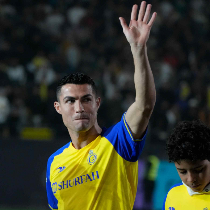 Ronaldo đón thêm đồng đội tại Al Nassr: Trung vệ thép, công thần một thời của Man City
