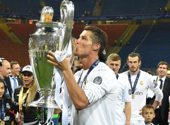 XONG! Ronaldo vỡ mộng tái xuất Champions League