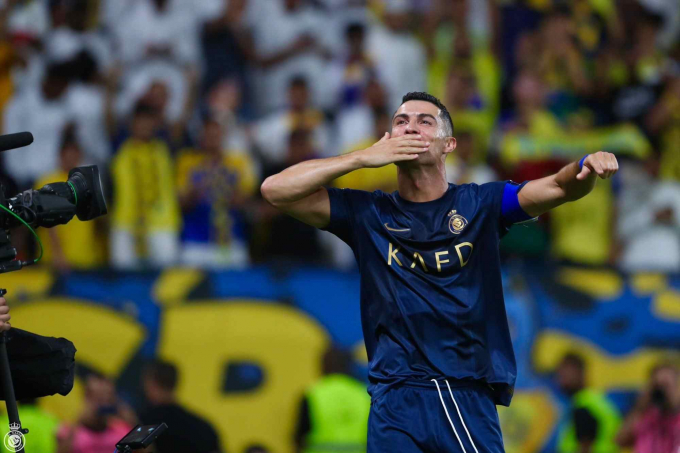 Thăng hoa tột đỉnh cùng Al Nassr, Ronaldo chinh phục thêm kỷ lục với Bồ Đào Nha