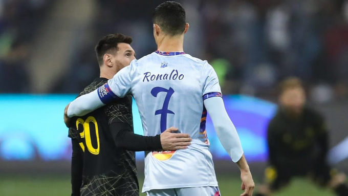 Ronaldo gây sốc, nhắc nhở NHM về sự yêu ghét với Messi