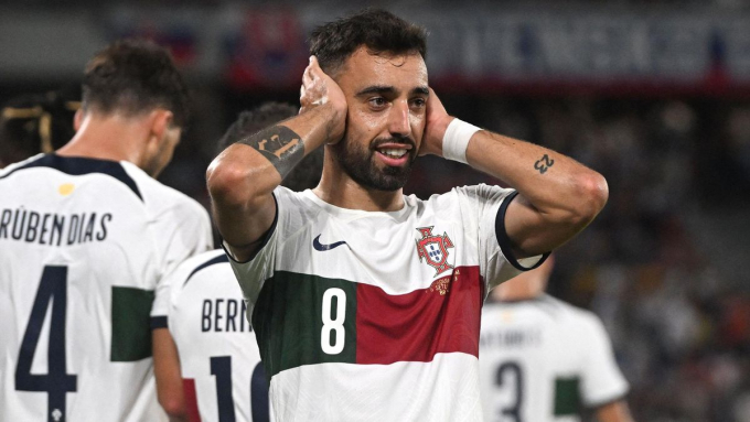 Bruno Fernandes solo ghi bàn đẹp mắt, Bồ Đào Nha toàn thắng 5 trận