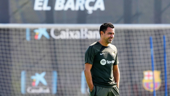 CHÍNH THỨC! Barca gia hạn hợp đồng với Xavi