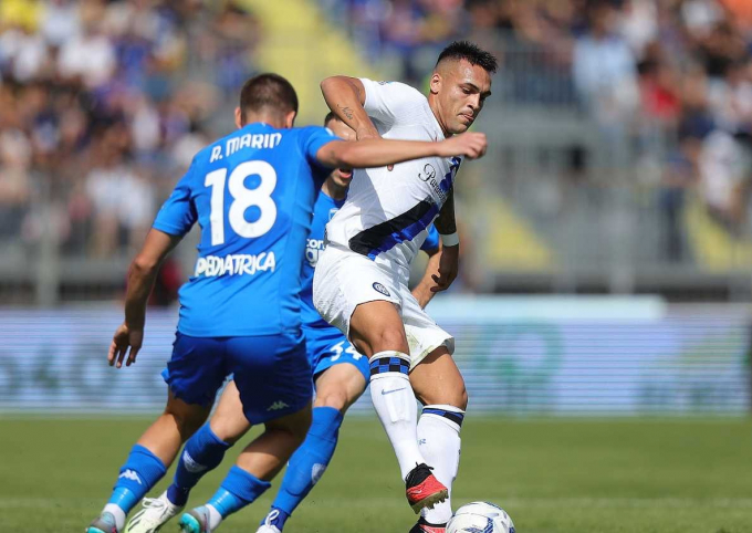 Martinez ngắt mạch thăng hoa, Inter Milan thắng bằng siêu phẩm volley cháy lưới