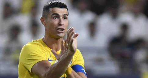 Kiến tạo giúp Al Nassr đoạt vé dự Cúp C1 châu Á, Ronaldo gây chú ý với hành động mất kiểm soát