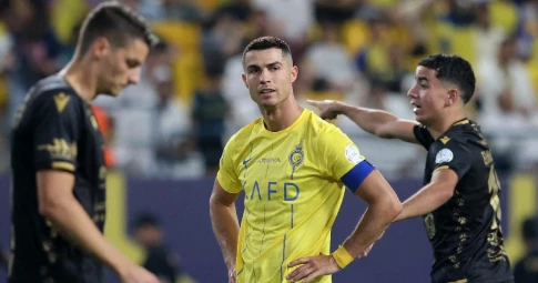 Ronaldo chuẩn bị ra mắt Cúp C1 châu Á: Vận đen chưa buông, 'cơn khát' bàn cần giải