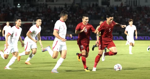 Thấy gì sau trận thắng của ĐT Việt Nam trước Hong Kong (TQ)?