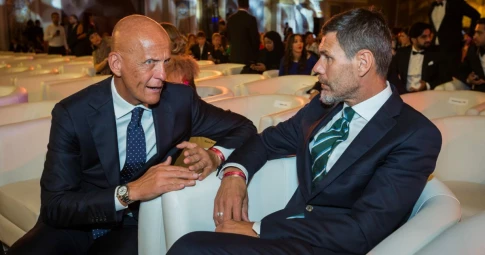Giám đốc UEFA tố FIFA phản bóng đá, Vua trọng tài bị vạ lây