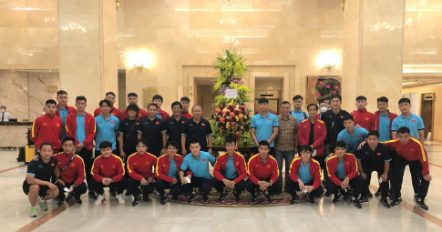 Chủ tịch nước Nguyễn Xuân Phúc tặng quà “đặc biệt” để động viên ĐTQG Việt Nam