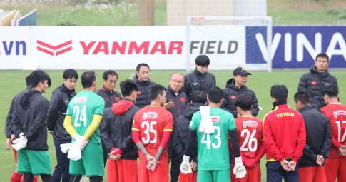 HLV Park chốt danh sách đấu Trung Quốc trước giao thừa, 8 cầu thủ về đón Tết sớm