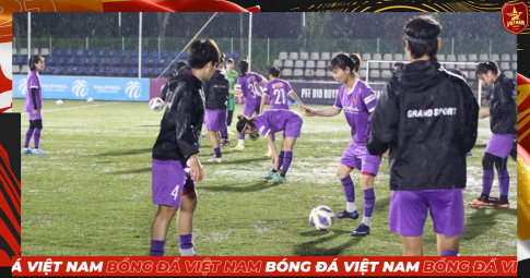 Tuyển nữ Việt Nam ’đội mưa luyện công’, chờ ngày bảo vệ ngôi hậu AFF Cup